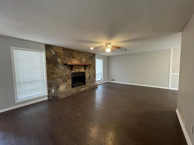 3754 Lamar Way — Photo 4