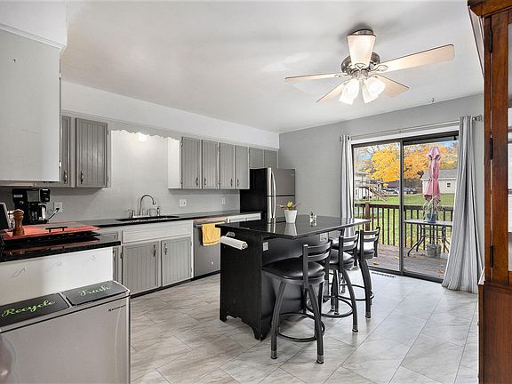 5th image of 3198 Barry Ct