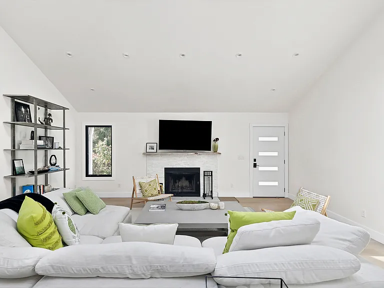 11 Rowman Ct — Photo 5