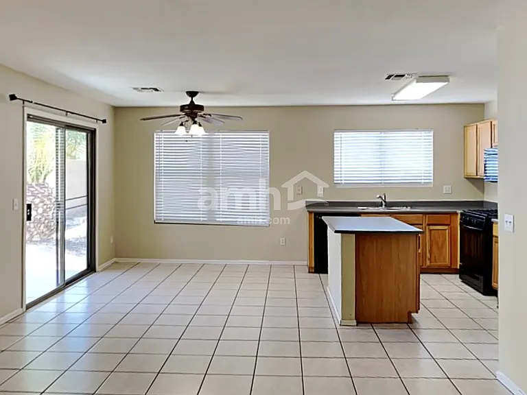 2256 E Hazeltine Way — Photo 4
