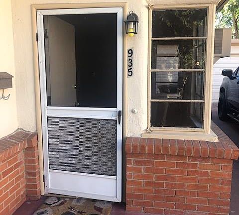 3rd image of 935 W Harding Way