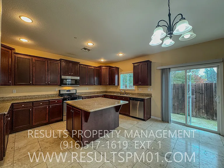 9121 Echo Point Pl — Photo 10