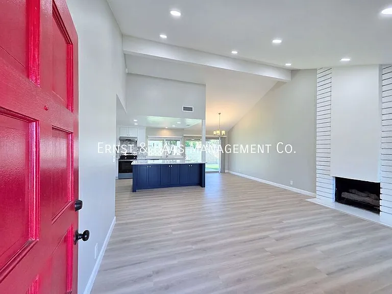 13118 Carolyn St — Photo 3