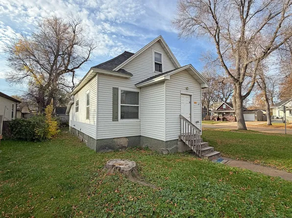 433 3rd Ave NW, Minot, ND 58703