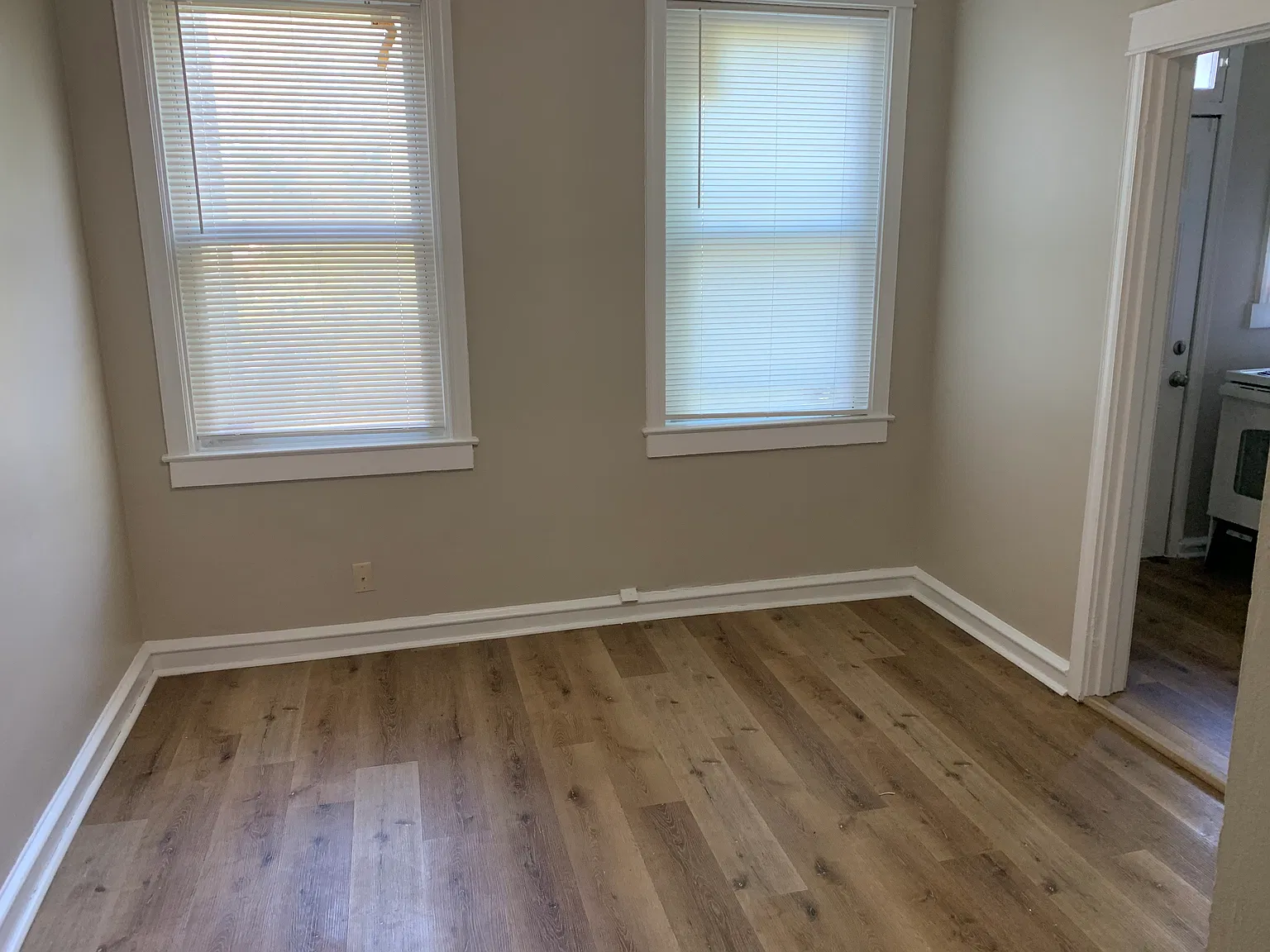 3 bed, 2.5 bath, 1200 sqft, $1,650 — Photo 2