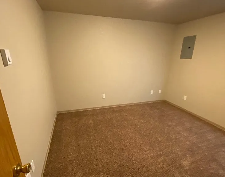 ALLEN CREEK APARTMENTS — Photo 12