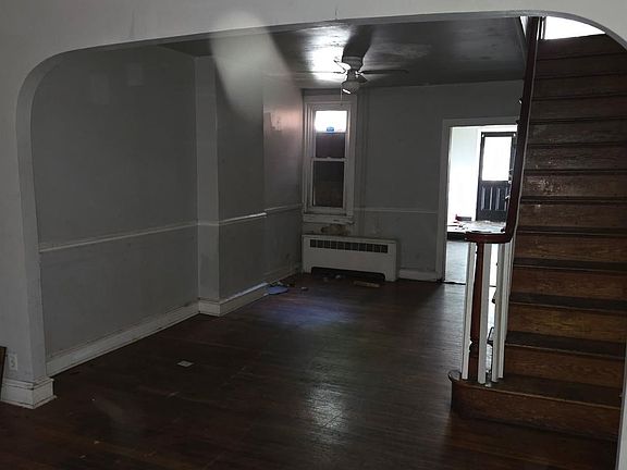 2nd image of 1103 Elm St
