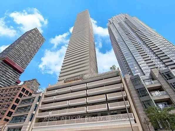 2221 Yonge St #1706, Toronto, ON M4S 0B8