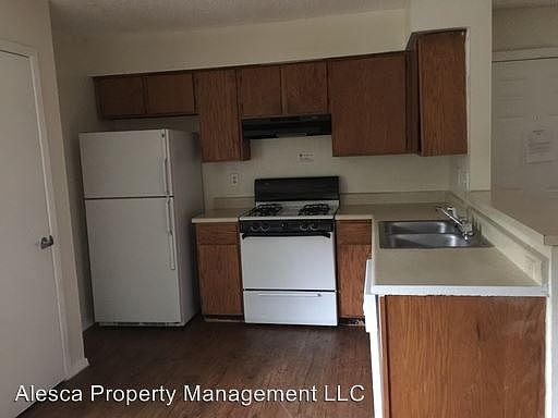 1st image of 400 Algerita Dr