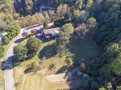 Lots of road frontagge