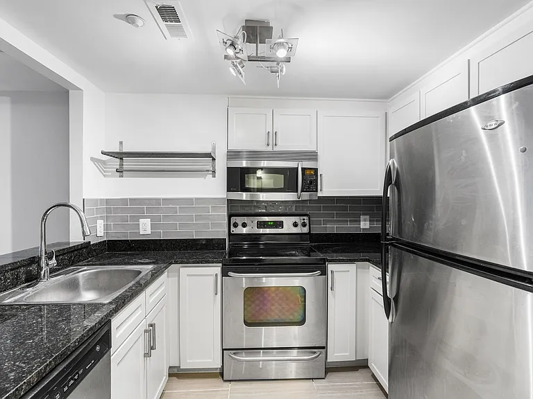1150 K St NW #311 — Photo 2