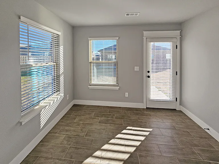 2091 Bluebonnet Ln — Photo 14