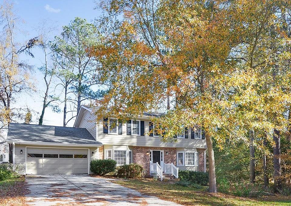 1st image of 482 Foxmoor Dr