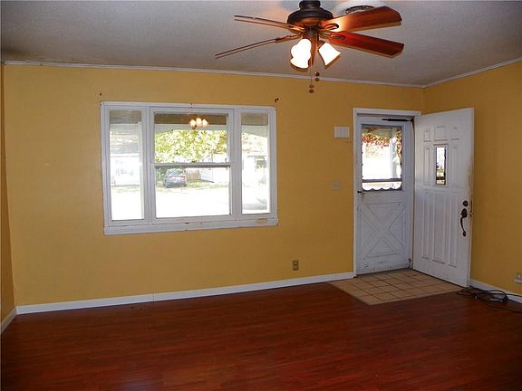 3rd image of 621 Woodlawn Ave