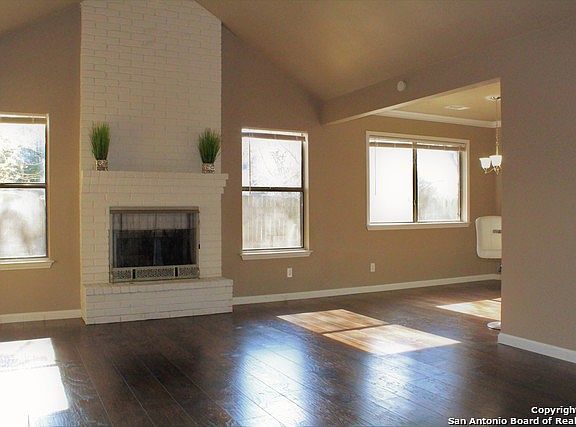 5th image of 5208 Vinecrest Cir