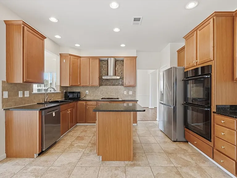 20242 Hidden Creek Ct — Photo 13