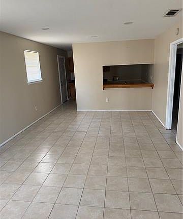 4th image of 215 Duke Dr