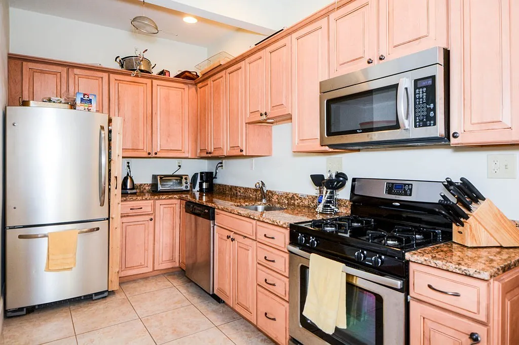 3 bed, 2.0 bath, 1200 sqft, $3,595 — Photo 2