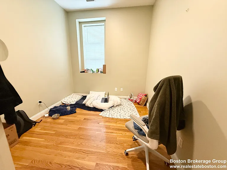 409 Dudley St — Photo 12