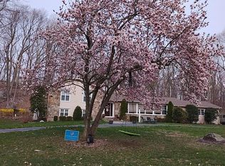 107 Midland Rd, Trumbull, CT 06611