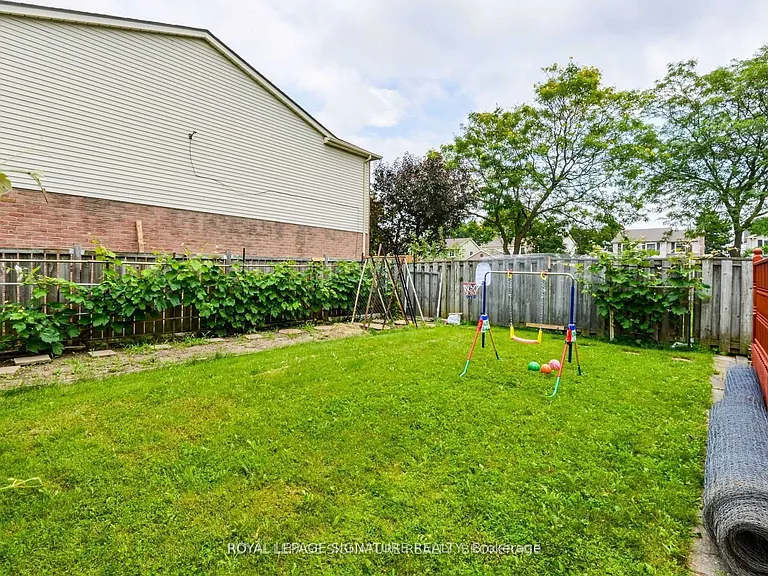 6222 Fullerton Cres — Photo 32