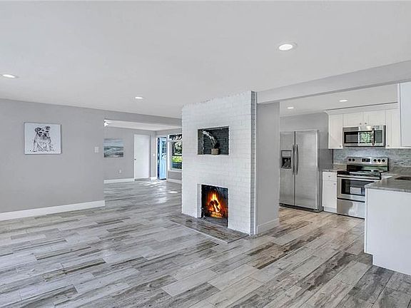 3rd image of 10803 N Oregon Ave