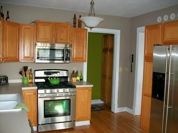 3rd image of 417 E College Ave