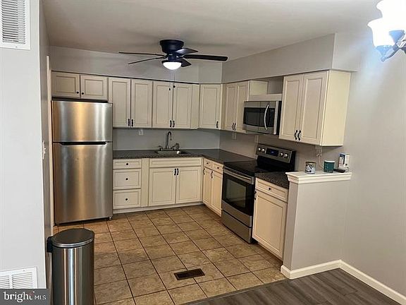 3rd image of 11 Kent Pl