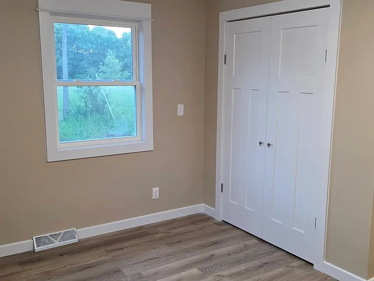 4231 S Johnson Rd — Photo 2
