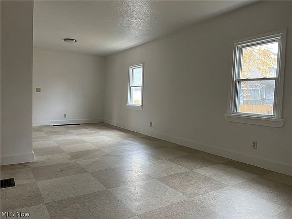 4th image of 5513 Flowerdale Ave