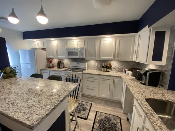 4 Staunton Ct #C, Farmington, CT 06032