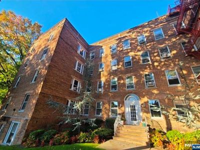 250 Broad Ave APT 2D, Leonia, NJ, 07605