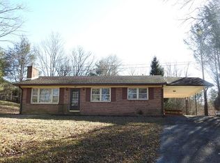 105 Robinhood Rd, Galax, VA 24333