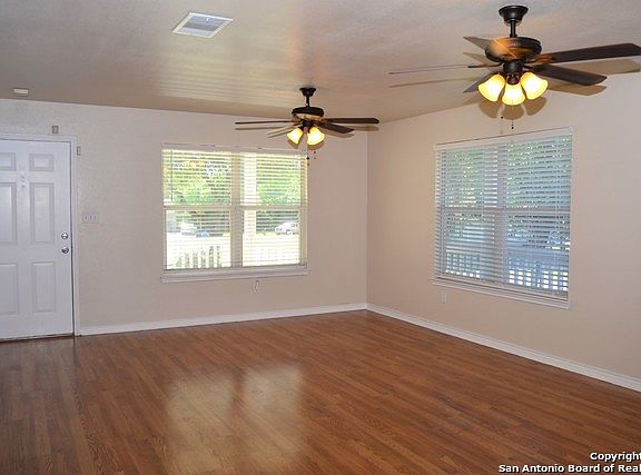 4th image of 206 Hallie Cir