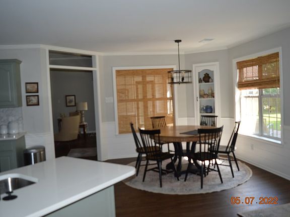 5th image of 303 E Lake Dr