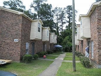 2nd image of 2806 McLelland St