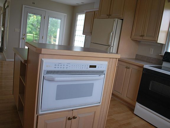 Built in microwave/convection oven.