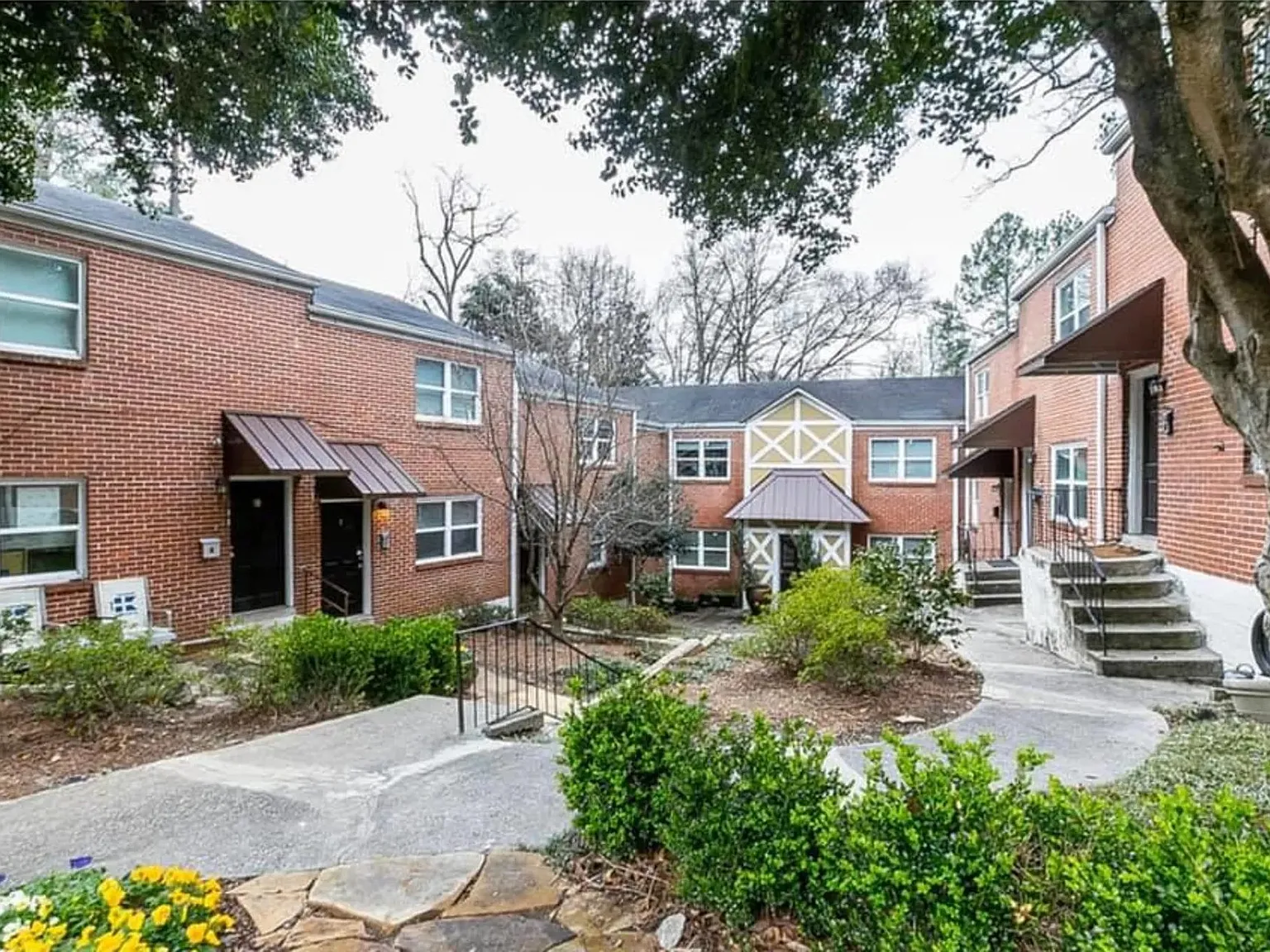 Buckhead Townhomes and Gardens — Photo 4