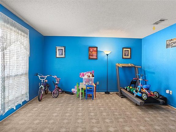 5th image of 2344 Woodmere Blvd