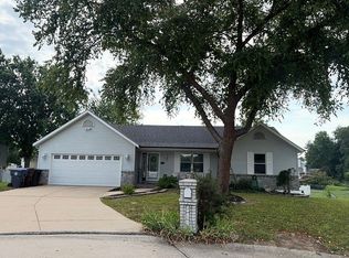412 N Deer Tracks Trl, Saint Peters, MO 63376