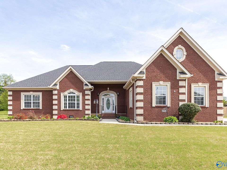 1st image of 224 Twin Lakes Dr