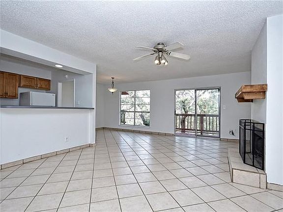 3rd image of 82 Shady Bluff Dr