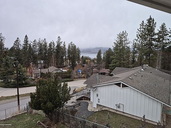 2nd image of 490 Sheila Cres