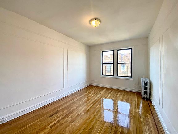 3rd image of 3341 Reservoir Oval W APT 3D