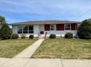 415 1st Ave SE, Pine Island, MN 55963