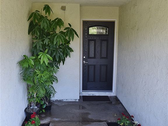 2nd image of 1143 North Broadway