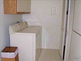 3rd image of 1083 Greenmeadow Dr