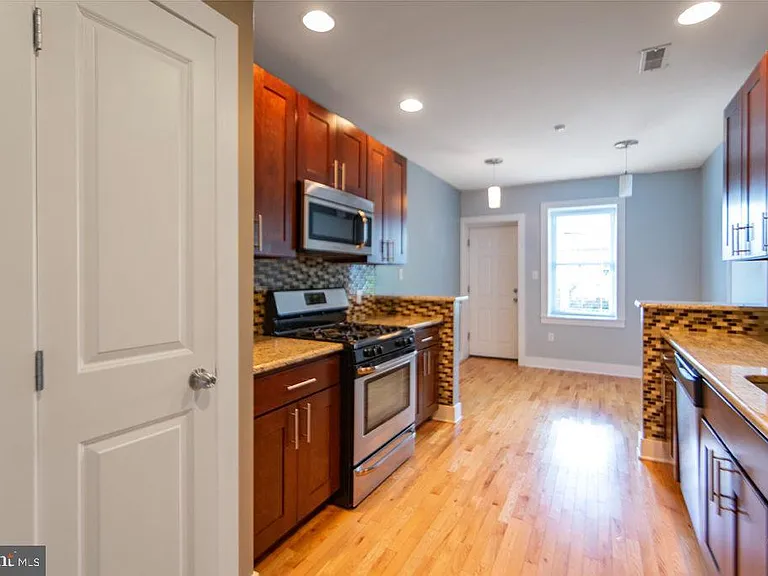 2147 Ellsworth St — Photo 5