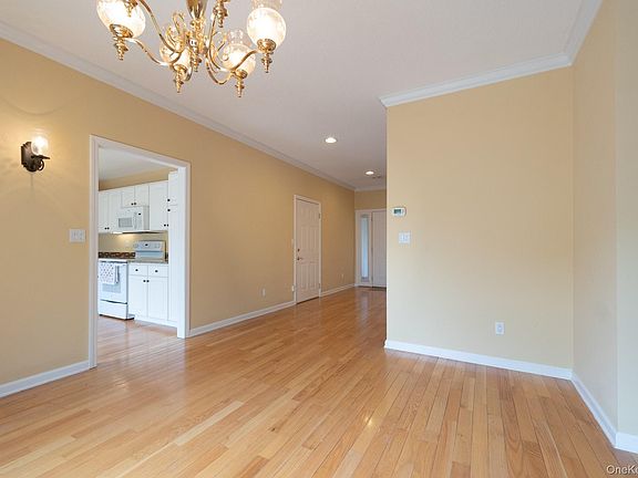 5th image of 879 Heritage Hills #B