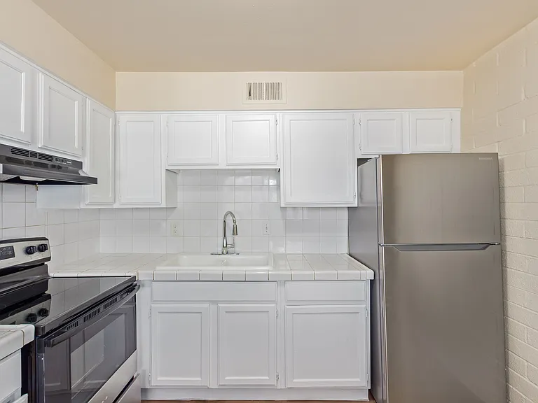 3415 E Earll Dr. — Photo 5